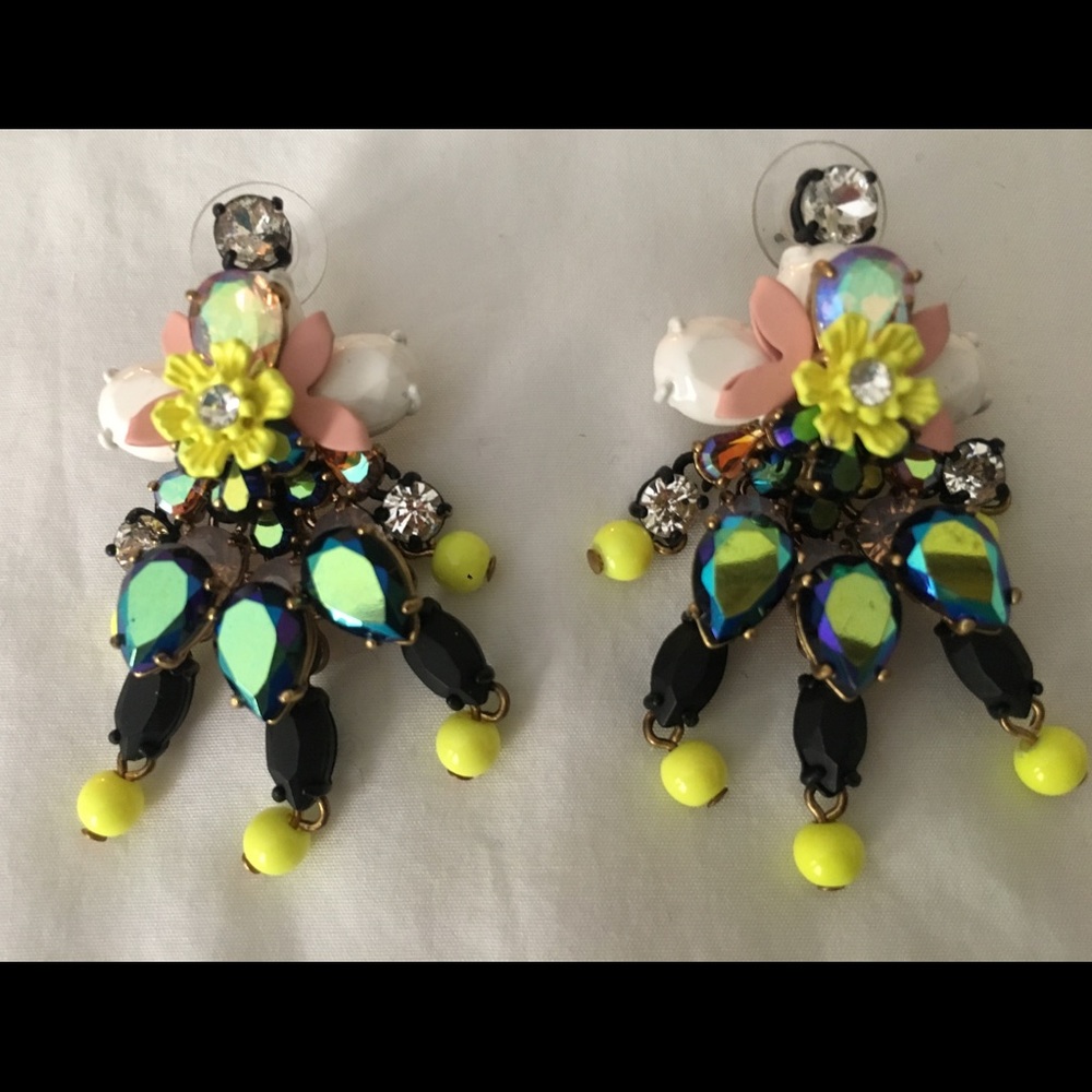 Earrings worn by celebrity